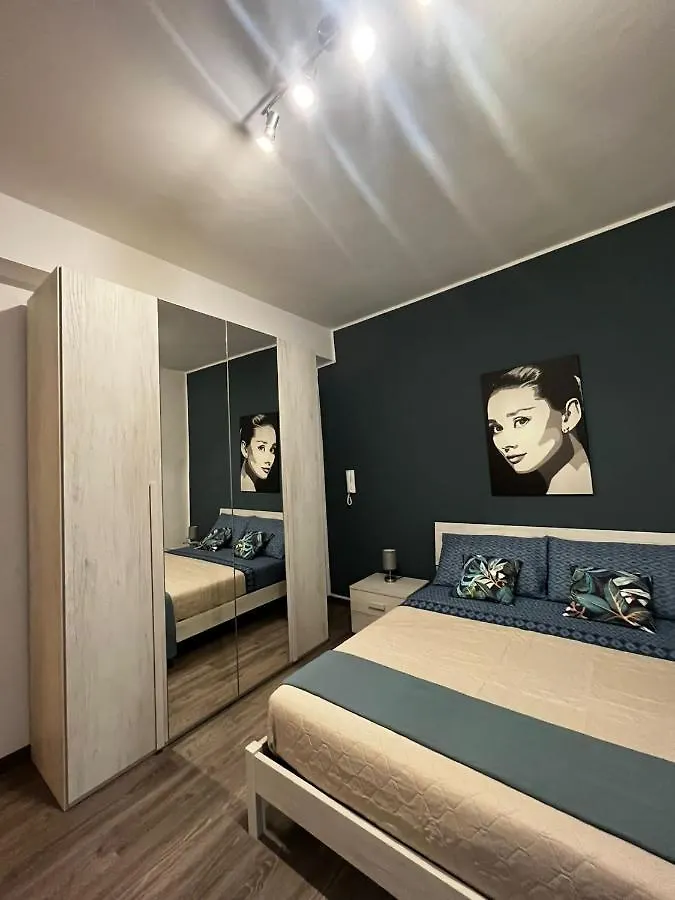 Dr House Apartment Aeroporto di Catania Fontana Rossa 0*,