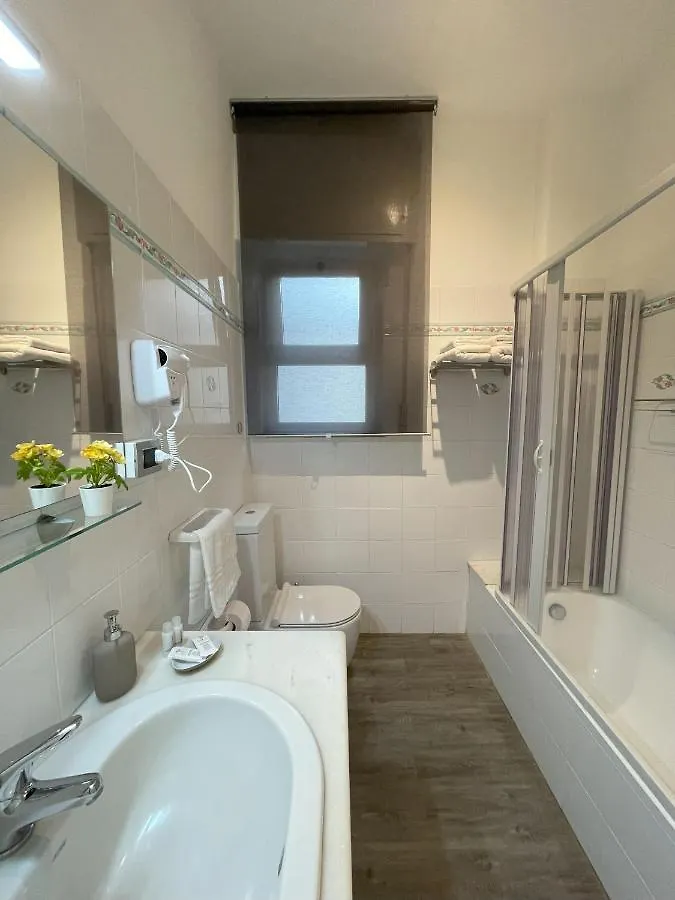Dr House Apartment Aeroporto di Catania Fontana Rossa 0*,  Italia